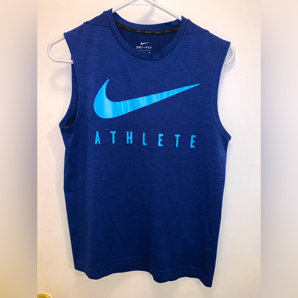 Nike women’s workout shirt size XL blue with a teal Nike sign Like New!!